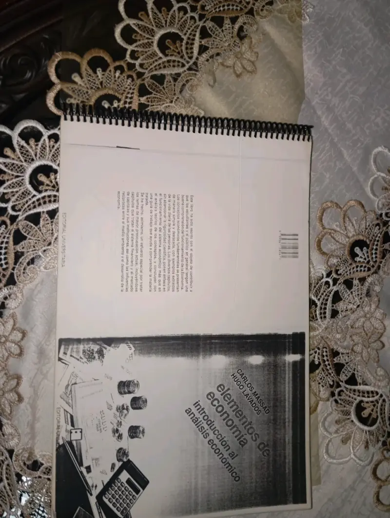 Libro Elementos de Economía de Carlos Massad, foto - 3