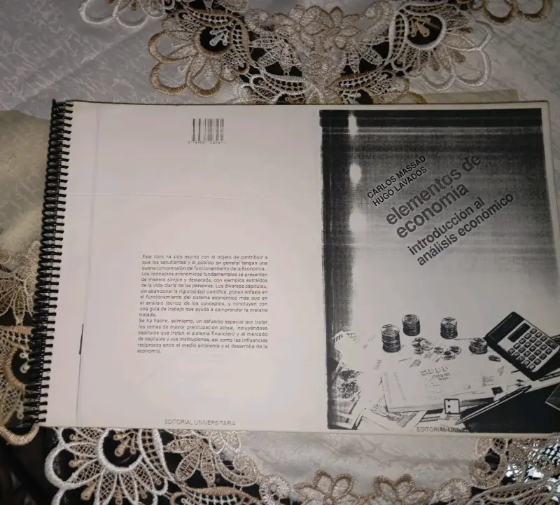 Libro Elementos de Economía de Carlos Massad, foto - 4