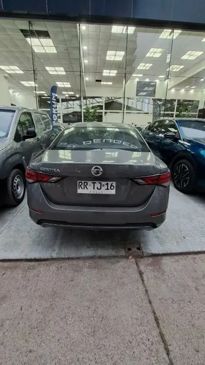 Auto Nissan Sentra 2020 Gris en Buen Estado - miniatura 5
