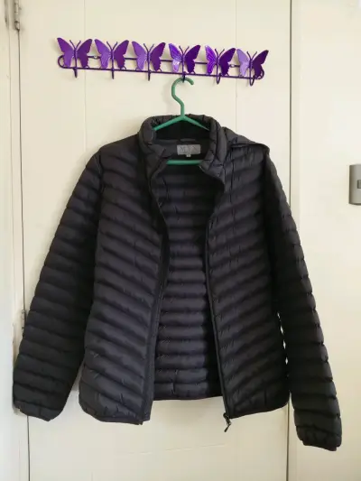 Chaqueta acolchada negra para mujer - miniatura 1