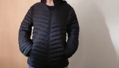 Chaqueta acolchada negra para mujer - miniatura 3