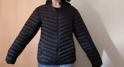 Chaqueta acolchada negra para mujer - miniatura 4