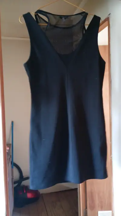 Vestido negro sin mangas con malla - miniatura 1