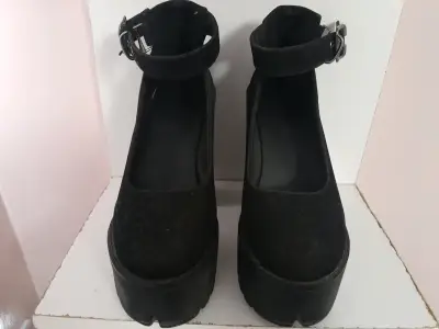 Zapatos de plataforma negros con hebilla - miniatura 1