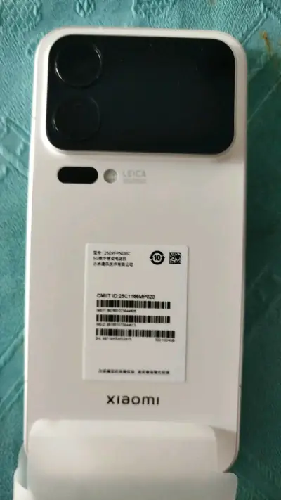 Smartphone Xiaomi 17 Pro Max con HyperOS - miniatura 4