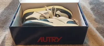 Zapatillas  Autry talla 39 - miniatura 1