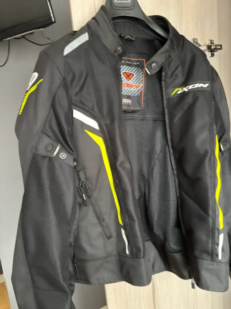 Chaqueta de moto Ixon negra con detalles amarillos - 1