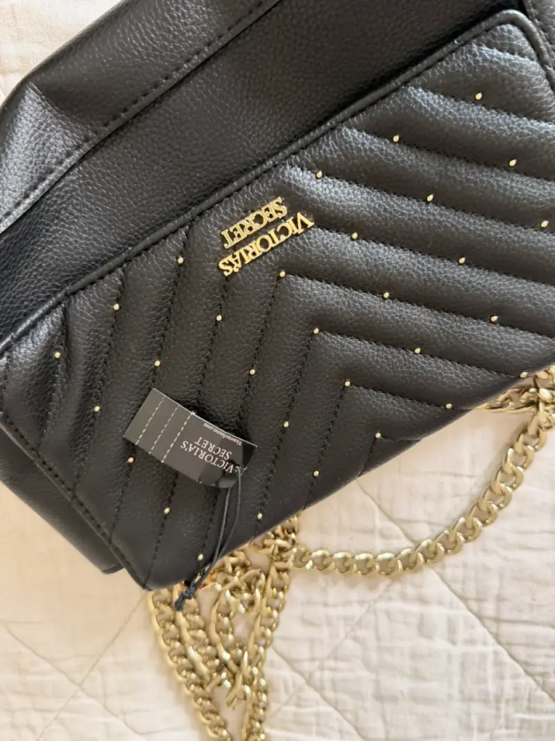 Cartera negra con cadena Victoria's Secret - 2