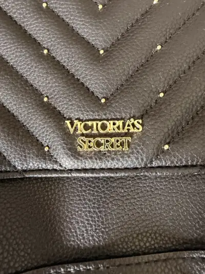 Cartera negra con cadena Victoria's Secret - miniatura 4