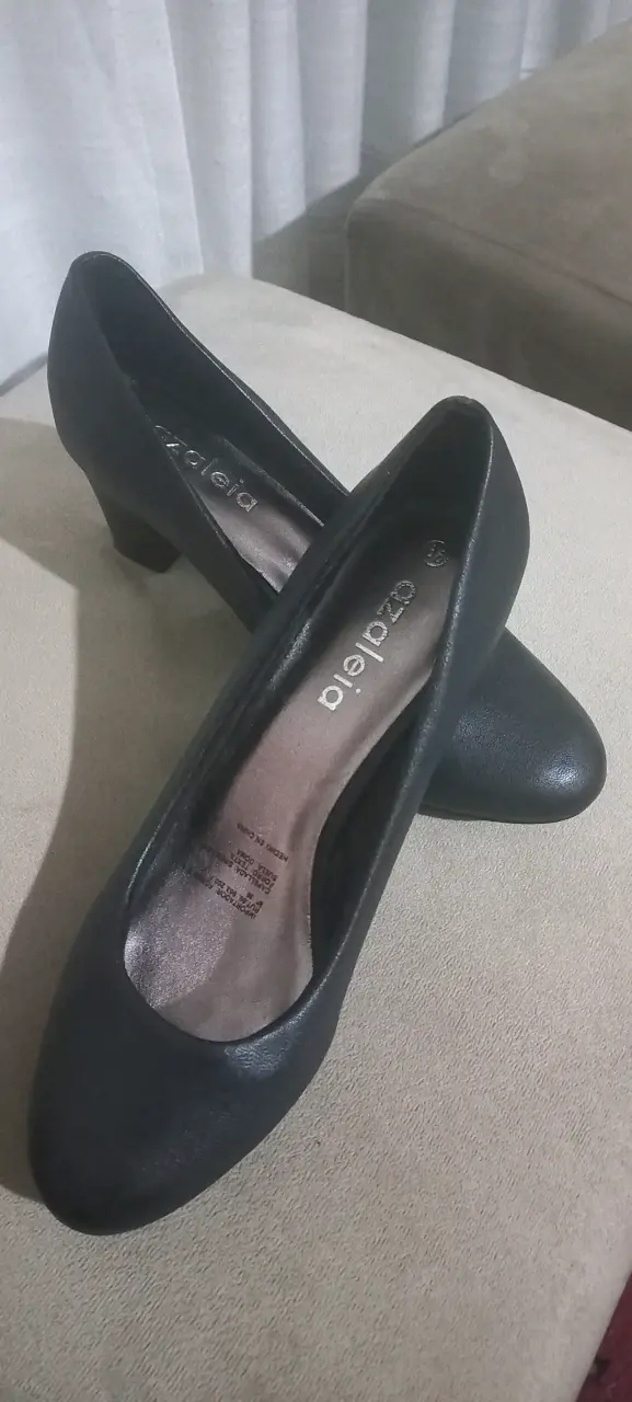 Zapatos de Tacón Negro Azaleia