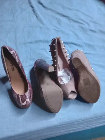 Zapatos de tacón alto con diseño de serpiente y ta - miniatura 1