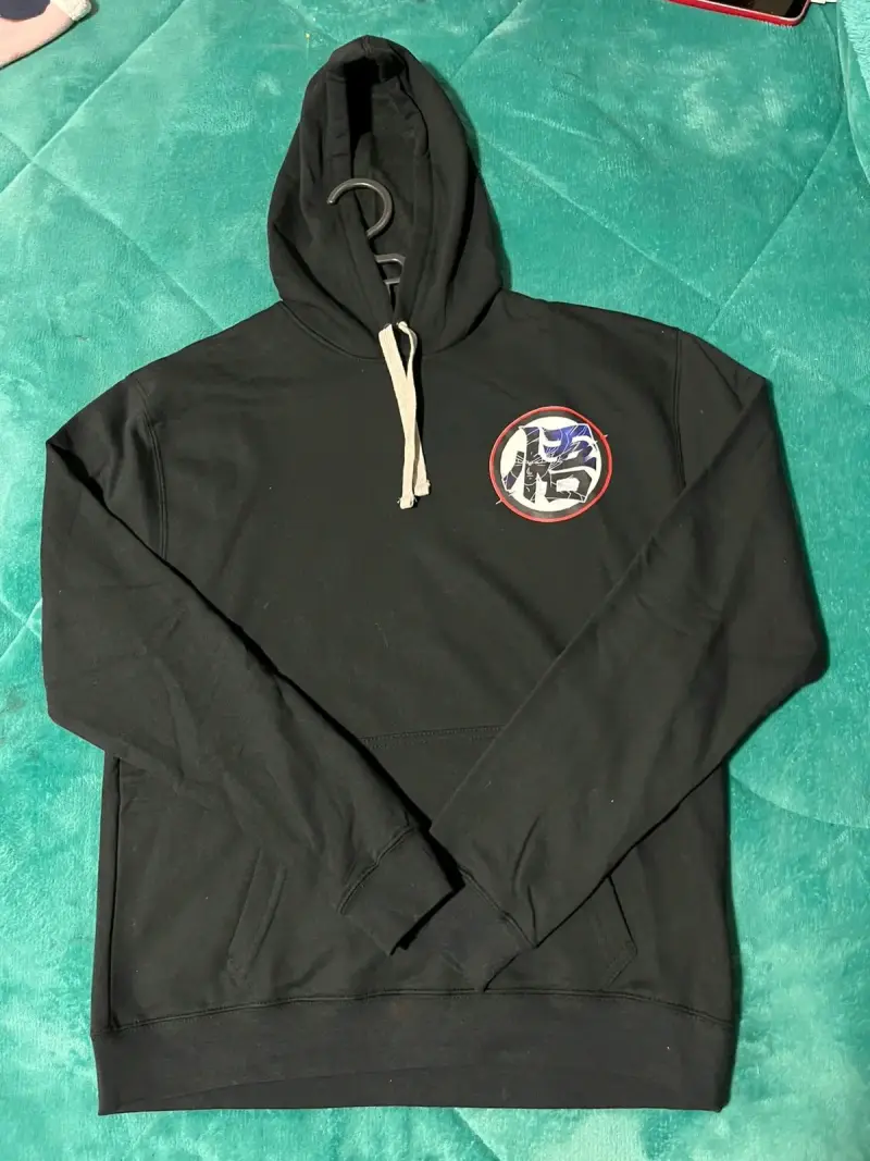 Polerón con capucha negro diseño anime