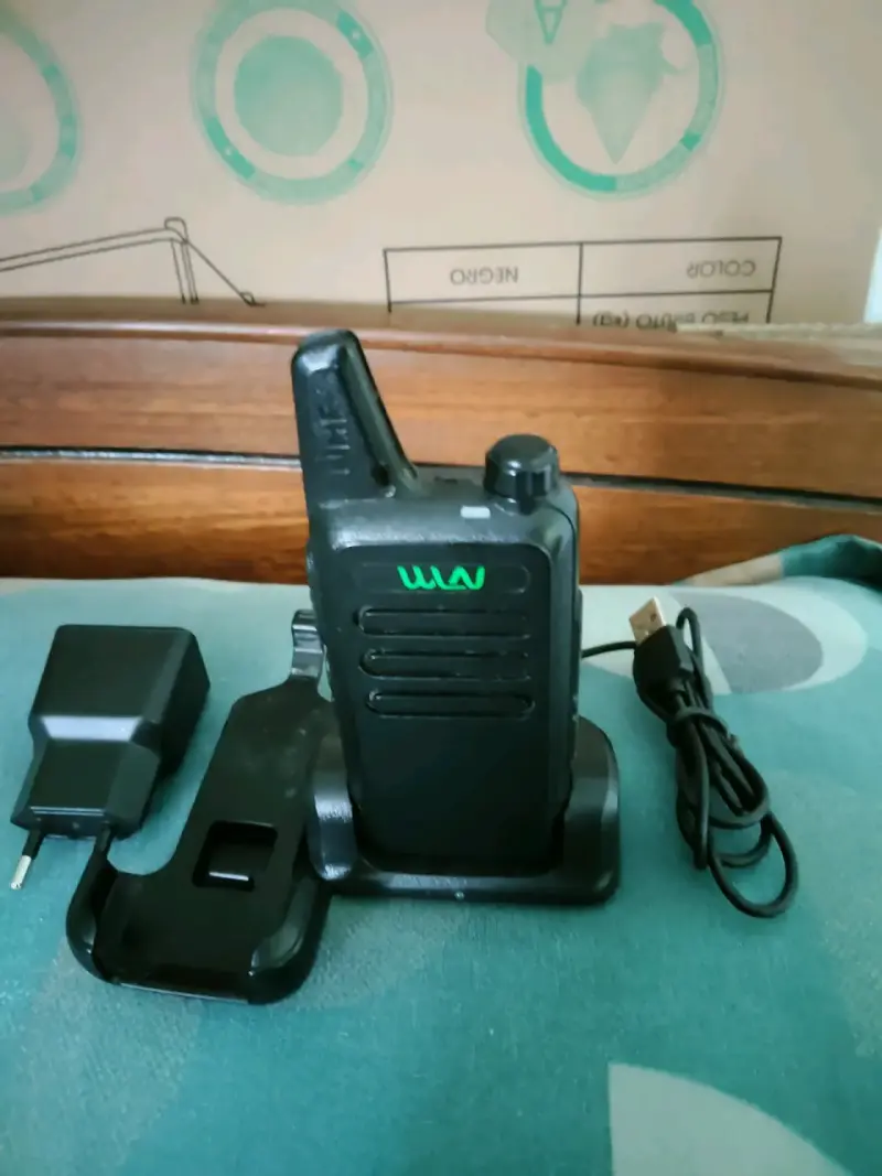 Walkie Talkie UHF con cargador y batería