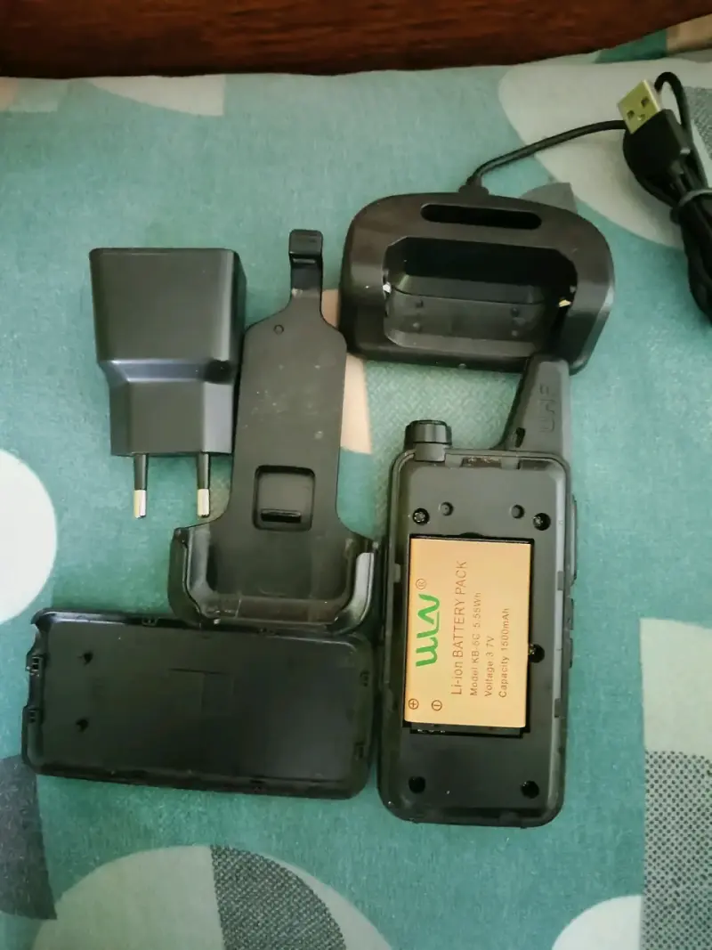 Walkie Talkie UHF con cargador y batería - 2