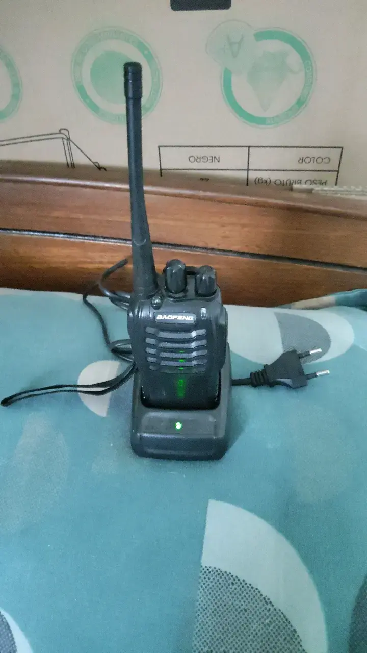 Radio portátil Baofeng con cargador