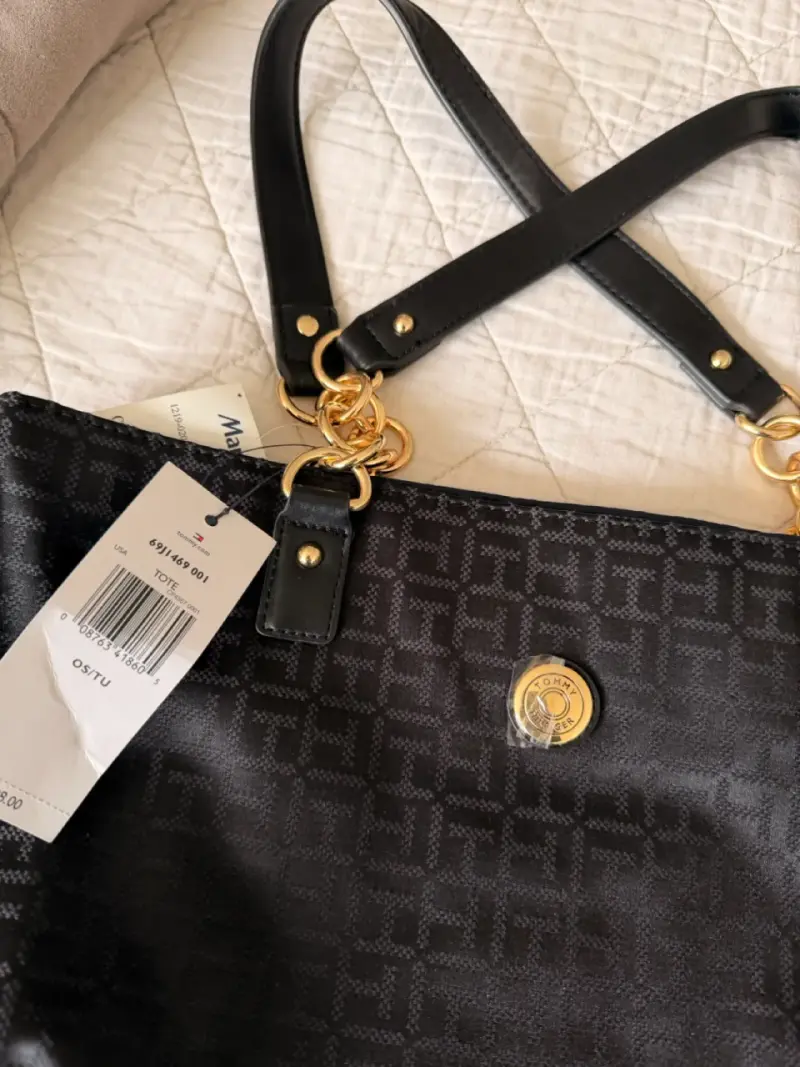 Bolso negro Tommy Hilfiger con diseño elegante - 3