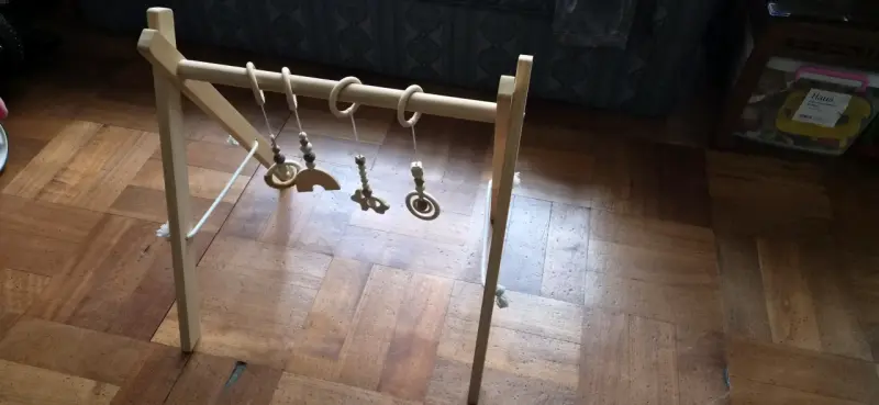 Gimnasio de madera para bebé con colgantes - 1