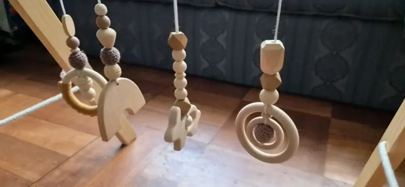 Gimnasio de madera para bebé con colgantes - 3