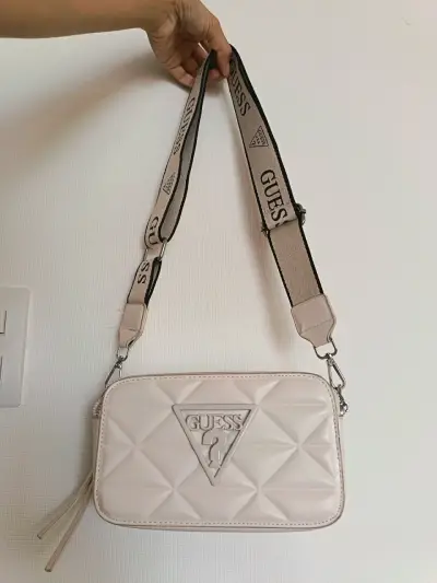 Cartera cruzada Guess blanco con logo - miniatura 1