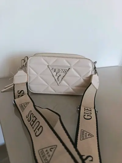 Cartera cruzada Guess blanco con logo - miniatura 2