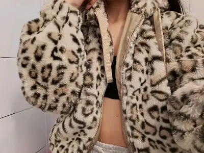 Chaqueta peludo con estampado animal print - miniatura 1