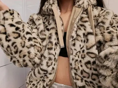 Chaqueta peludo con estampado animal print - miniatura 2