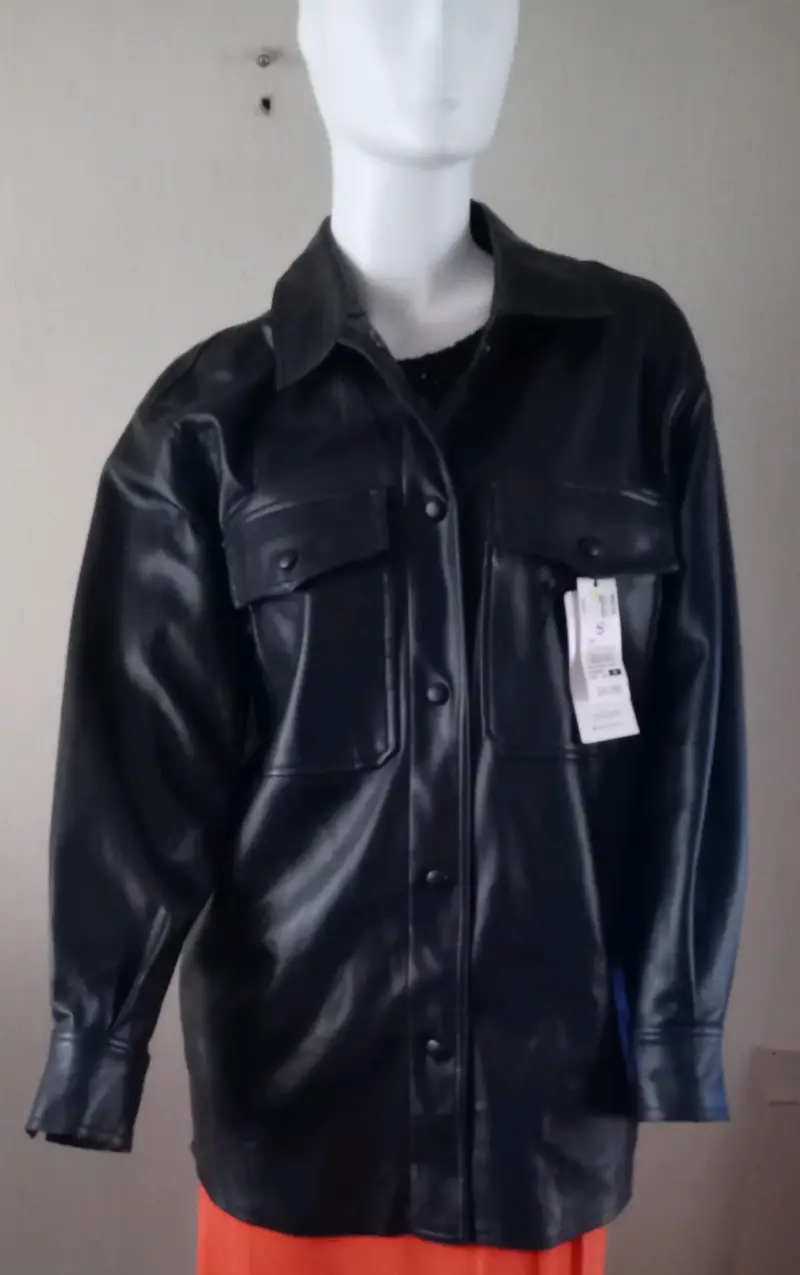 Chaqueta de cuero sintético negra para mujer - 7