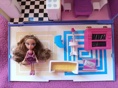Lil' Bratz House Beauty Case - Maletín Muñeca - miniatura 2