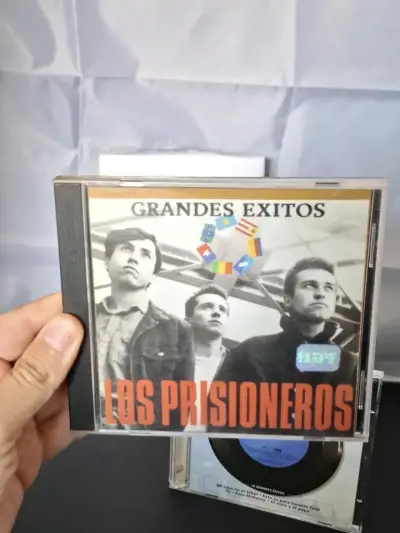 CD Grandes Éxitos de Los Prisioneros Rock Chileno - miniatura 1