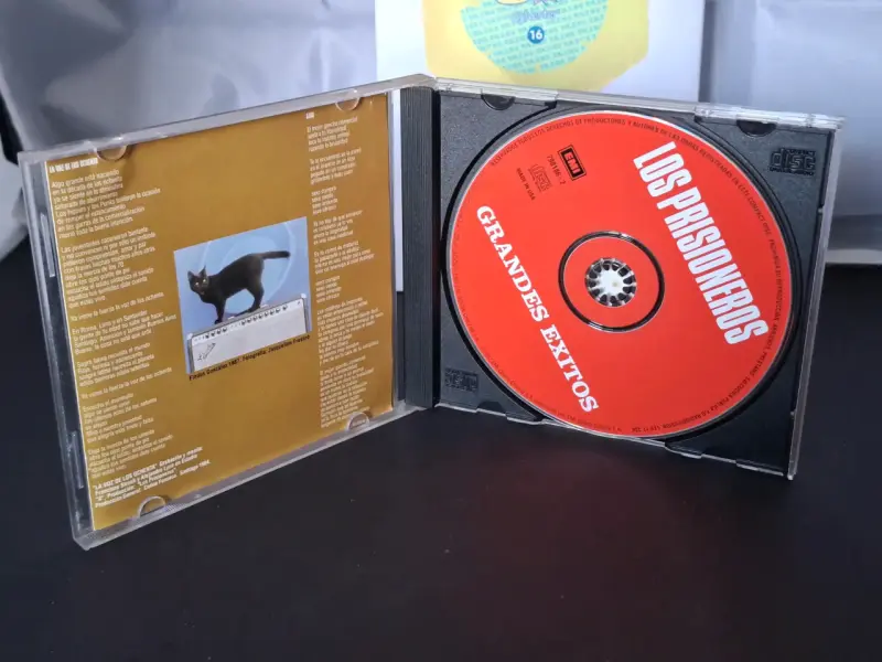 CD Grandes Éxitos de Los Prisioneros Rock Chileno - 2