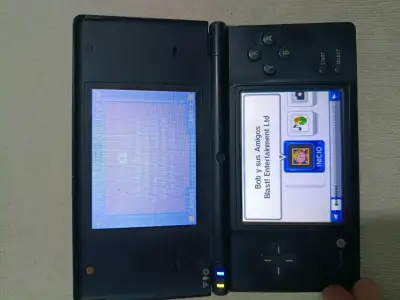 Consola Nintendo DS con cargador y juego - miniatura 2