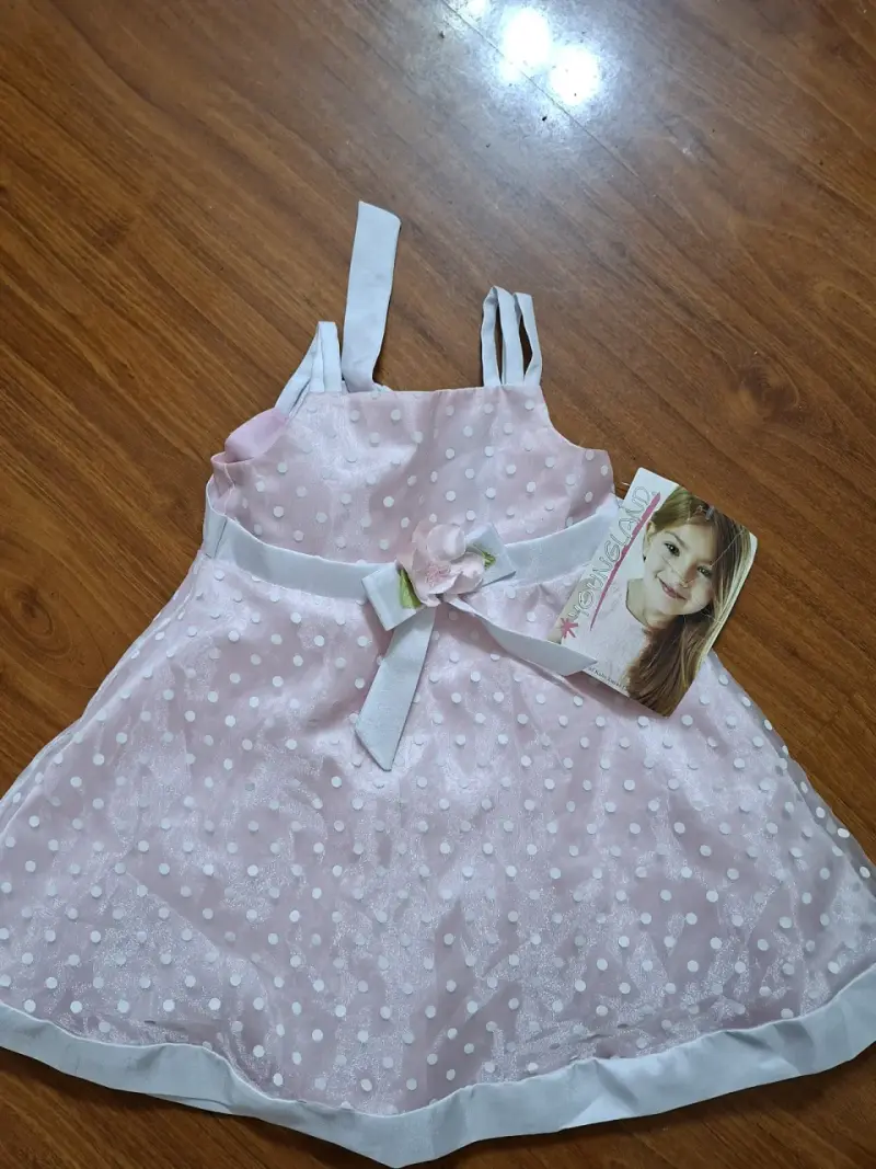 Vestido de niña rosa con lunares y lazo - 1