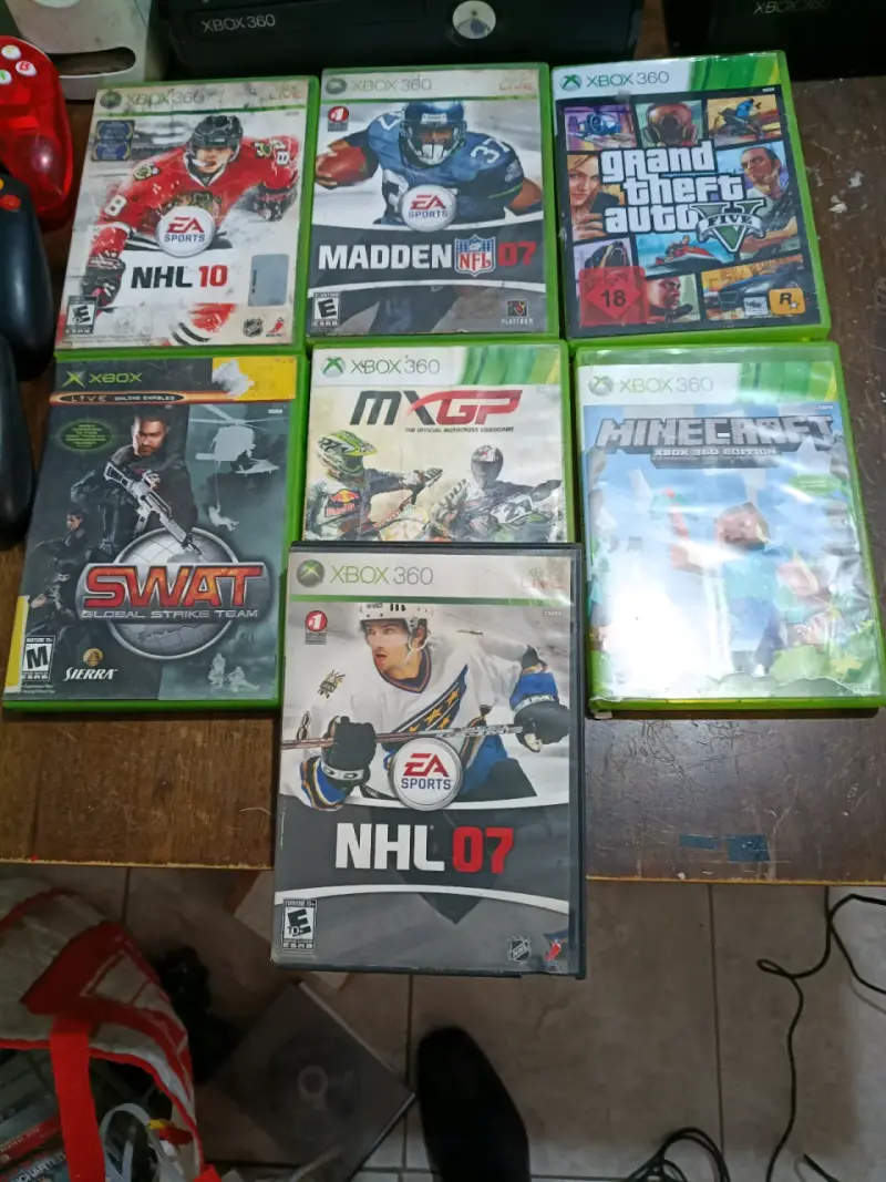 Consola Xbox 360 con juegos y accesorios - 2