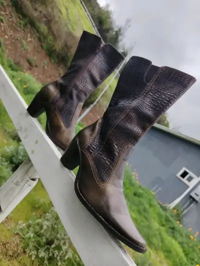 Botas Vaqueras de cuero marrón metalizado con tacó - miniatura 1