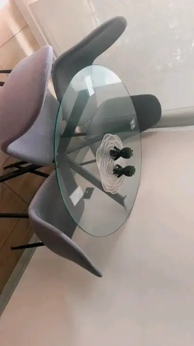 Mesa de Comedor Redonda con Sillas Grises - miniatura 3