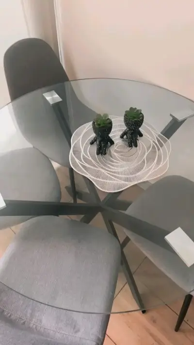 Mesa de Comedor Redonda con Sillas Grises - miniatura 4