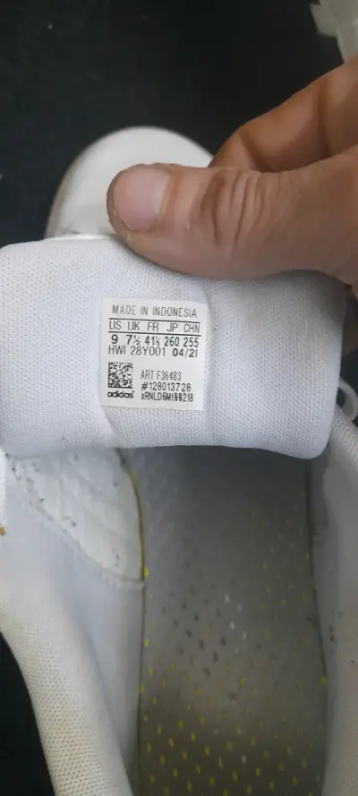 Zapatillas Adidas blancas con rayas negras - miniatura 3