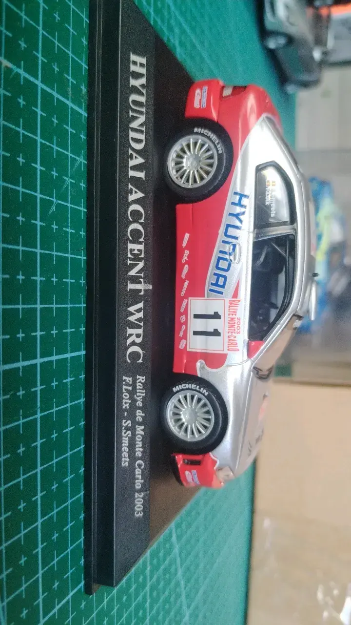 Modelo a escala Hyundai Accent WRC 2003 - 1