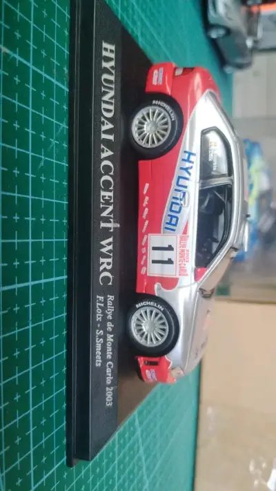 Modelo a escala Hyundai Accent WRC 2003 - miniatura 1