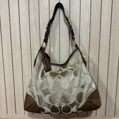 Bolso de hombro Coach beige con detalles marrones - miniatura 2