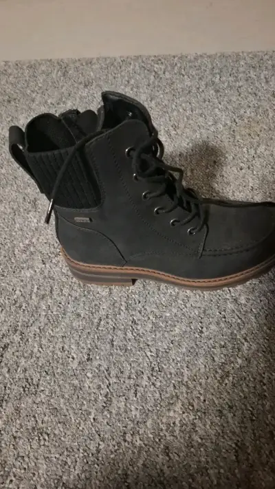 Botas negras de cuero para hombre en buen estado - miniatura 2
