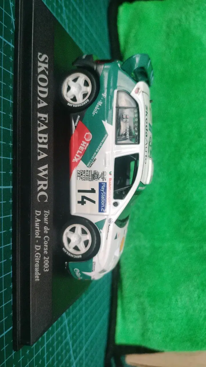 Modelo a escala Skoda Fabia WRC 2003 - 1