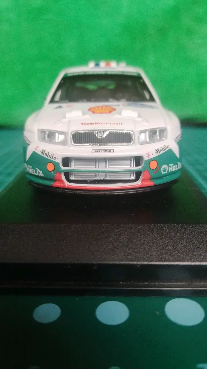 Modelo a escala Skoda Fabia WRC 2003 - 2