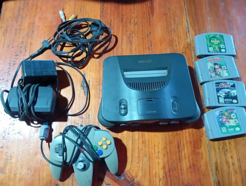 Consola Nintendo 64 con juegos y control - 1