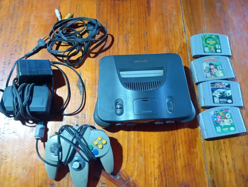 Consola Nintendo 64 con juegos y control - 2