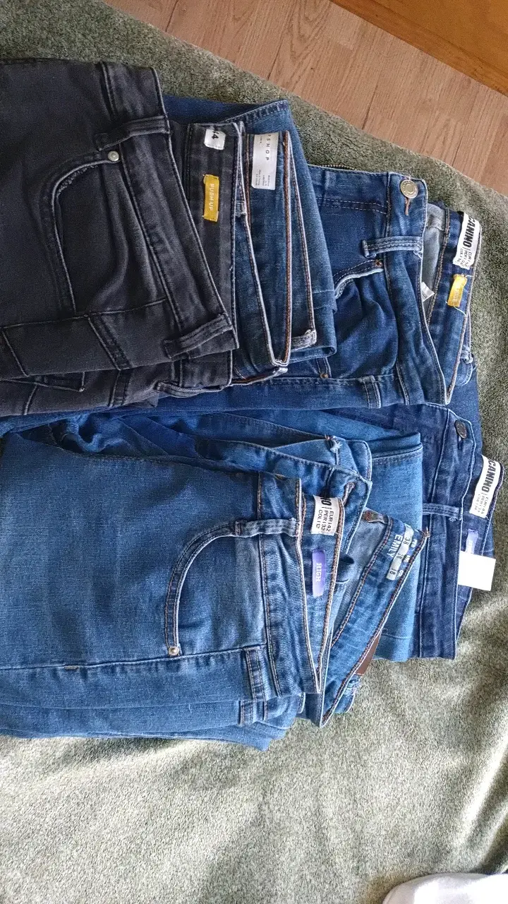 Lote de jeans para mujer en varios colores
