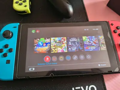 Consola Nintendo Switch desbloqueada + sd 256gb - miniatura 1