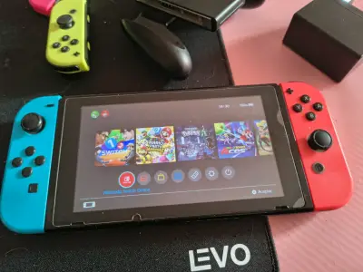 Consola Nintendo Switch desbloqueada + sd 256gb - miniatura 2