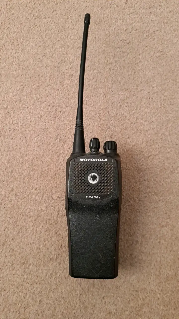 Radio portátil Motorola EP450s en buen estado