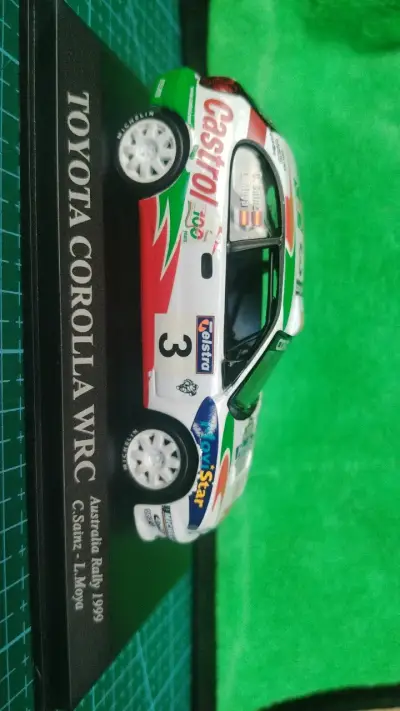 Modelo a escala Toyota Corolla WRC 1999 - miniatura 1
